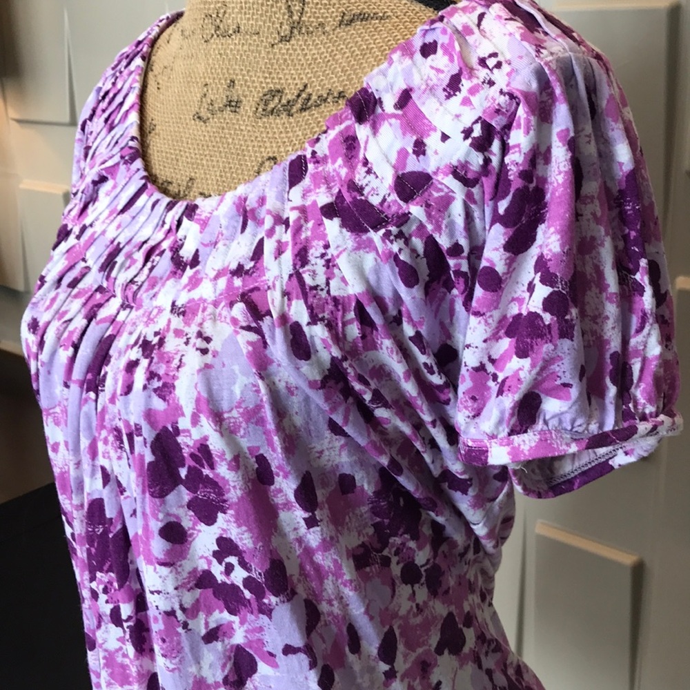 GNW top purple pink white short sleeve pleated round neck Size Medium - Picture 3 of 4